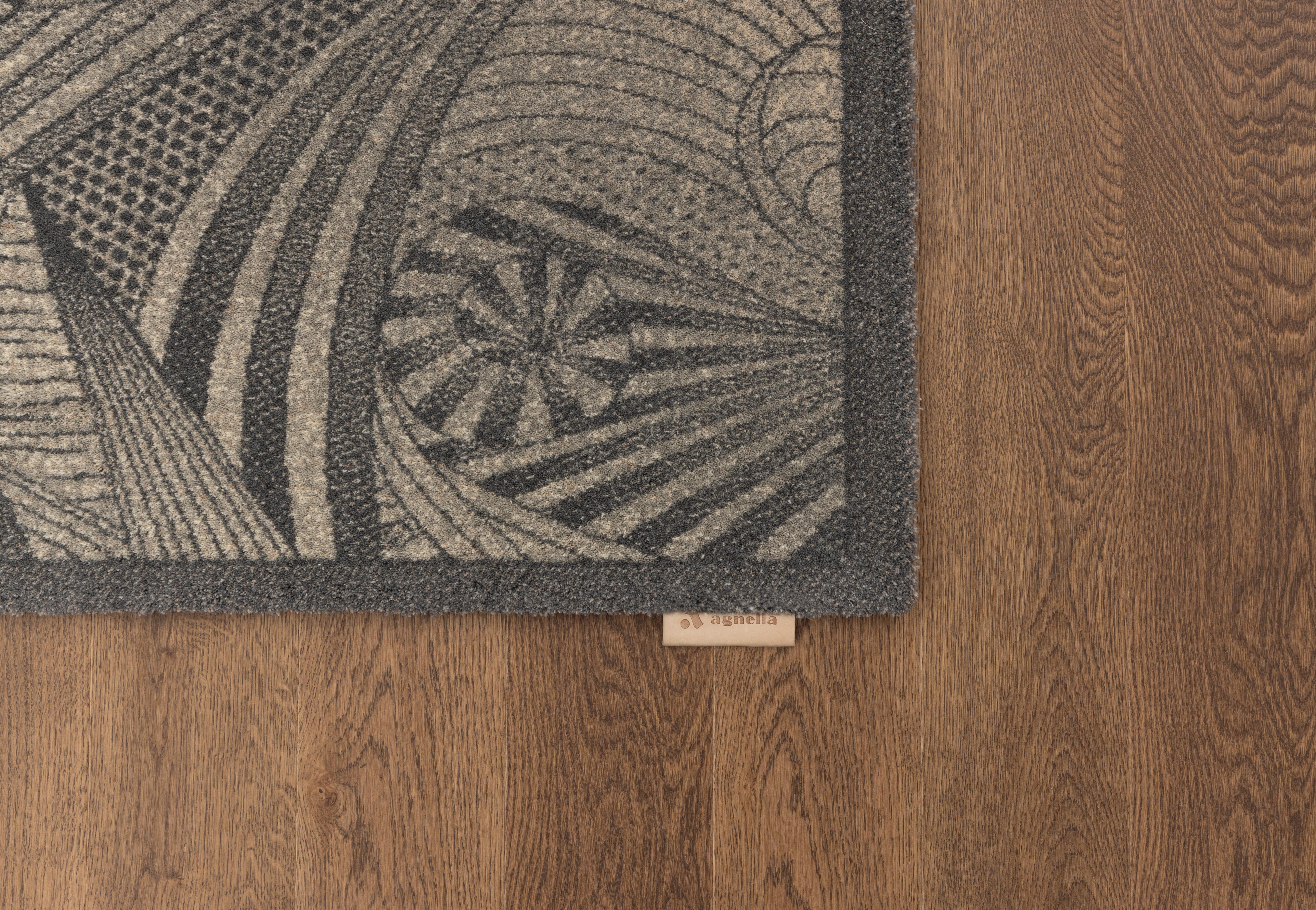 2nd image of TRIDA GRAPHITE