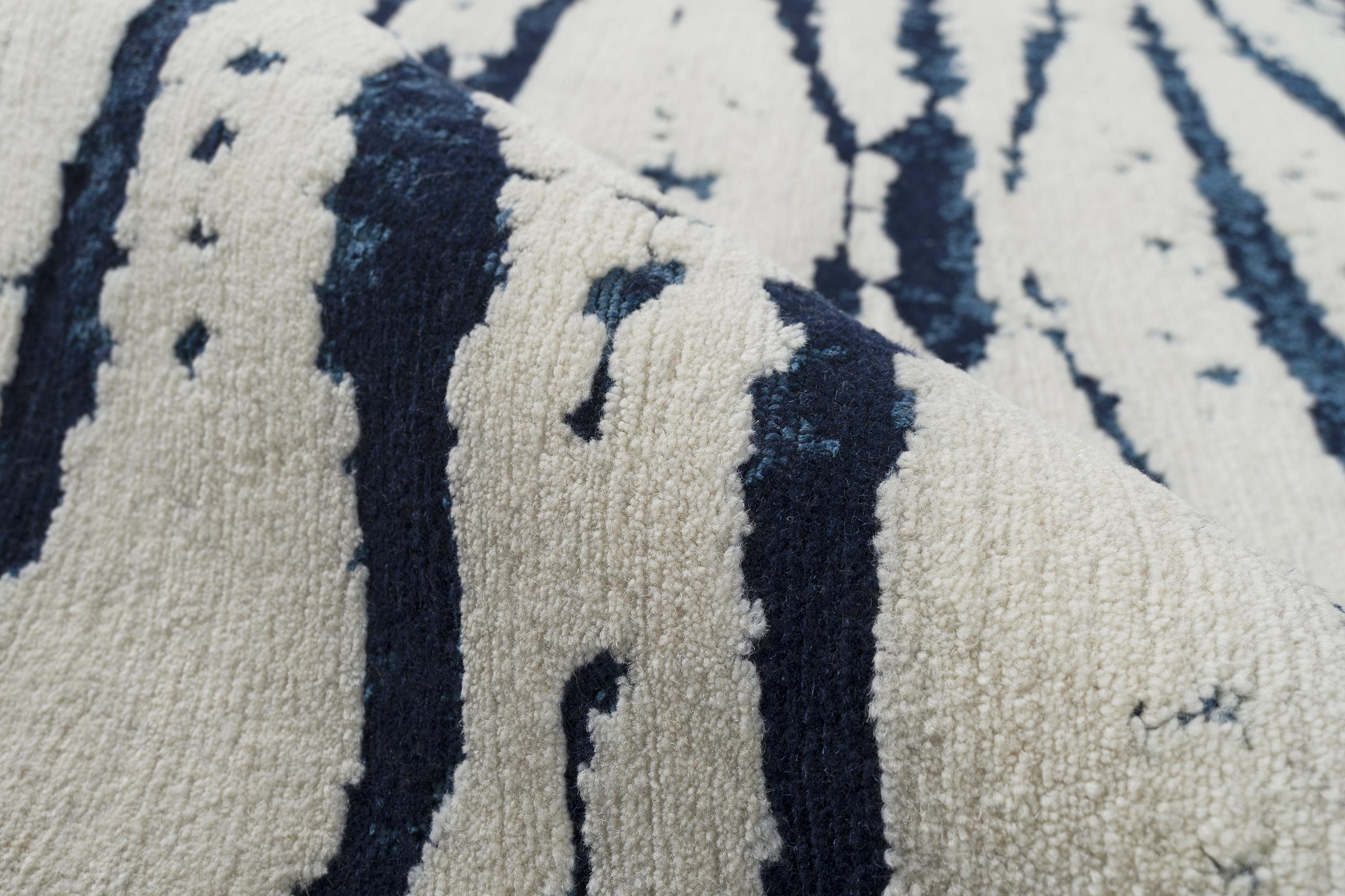 2nd image of PIZZAZZ BLUE/WHITE