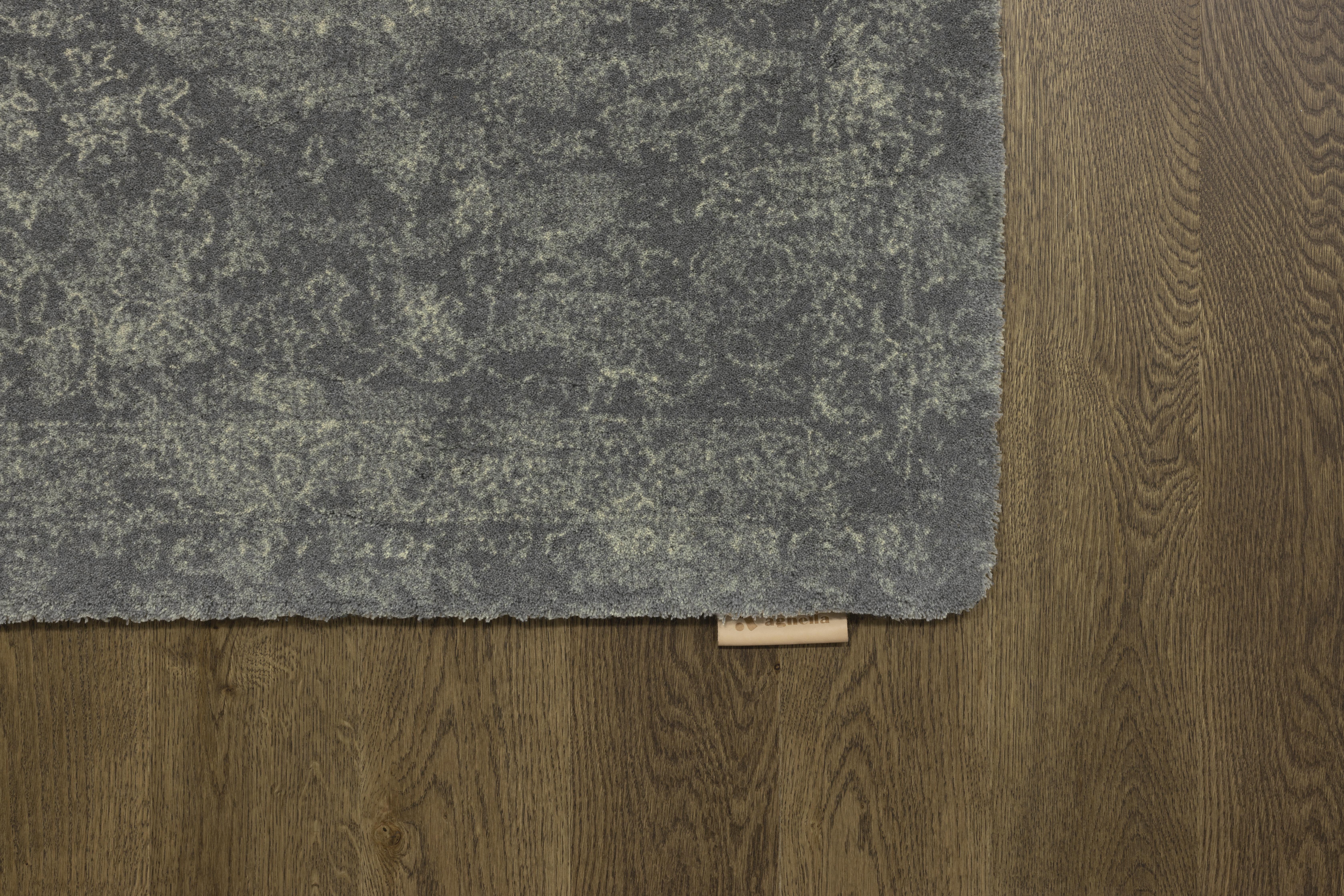 3rd image of VINTAGE BELL GRAPHITE